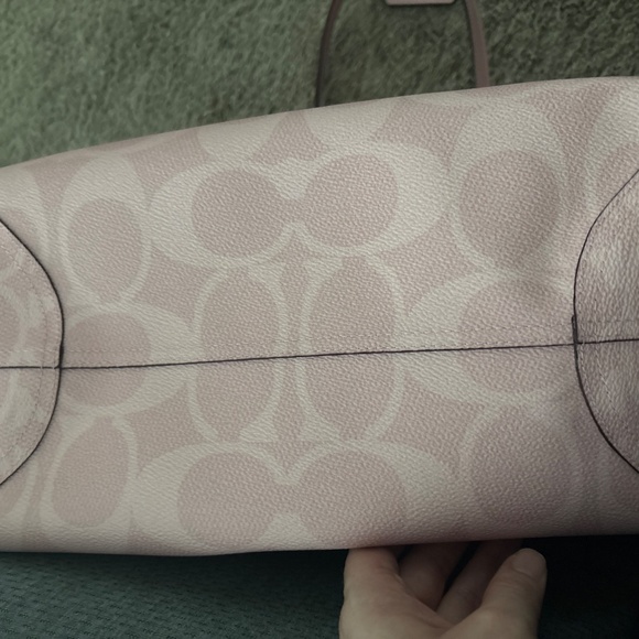 City Tote Bag In Signature Canvas - Picture 3 of 14